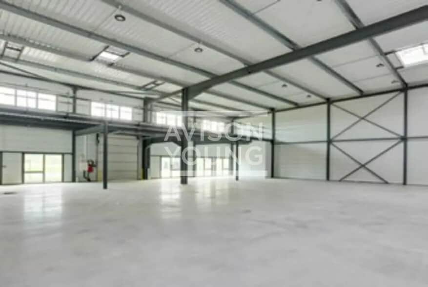 Local d’activités dans Le Thillay à louer - Photo intérieure – Image 2 sur 3