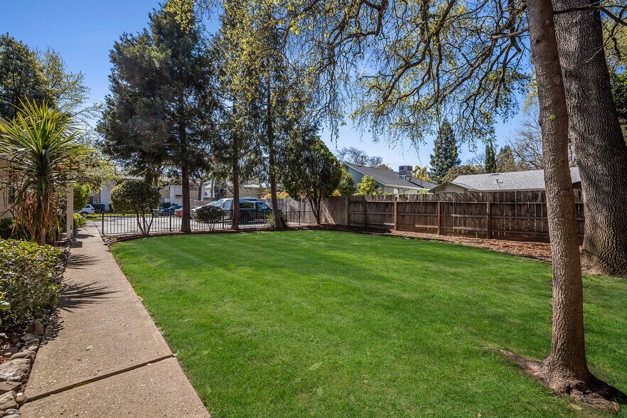 570 E 3rd Ave, Chico, CA à vendre - Photo de l’immeuble – Image 3 sur 41