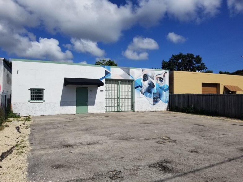 2625 S 6th Ave, Saint Petersburg, FL à louer - Photo de l’immeuble – Image 1 sur 13