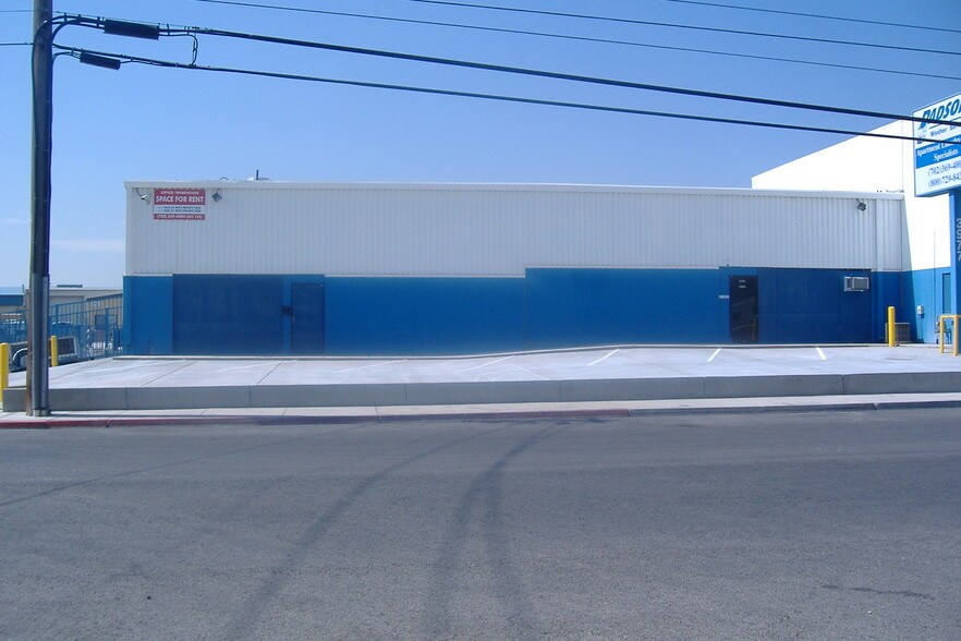 3977 W Oquendo Rd, Las Vegas, NV à louer - Photo de l’immeuble – Image 2 sur 8