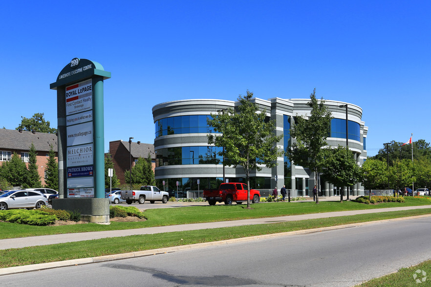299 Lakeshore Dr, Barrie, ON à louer - Photo de l’immeuble – Image 3 sur 4
