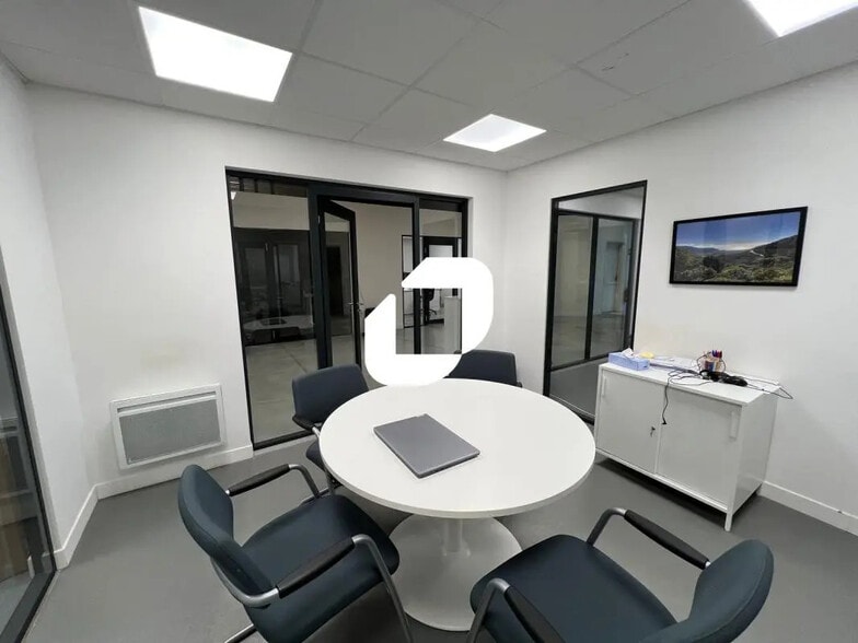 Local d’activités dans Ennevelin à louer - Photo intérieure – Image 3 sur 4