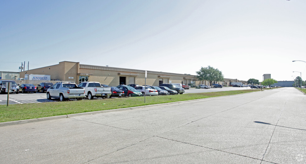 901-941 Avenue N, Grand Prairie, TX à louer - Photo de l’immeuble – Image 3 sur 5
