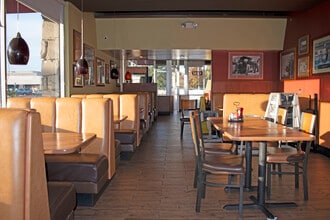 996 Steele Ln, Santa Rosa, CA à louer Photo intérieure– Image 1 sur 9