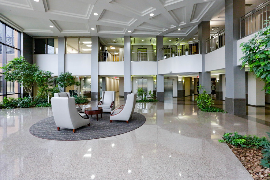 26200 Town Center Dr, Novi, MI à louer - Photo intérieure – Image 1 sur 7