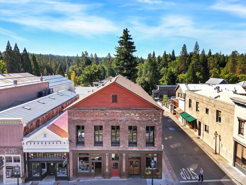 233 Broad St, Nevada City, CA à vendre - Photo de l’immeuble – Image 2 sur 106