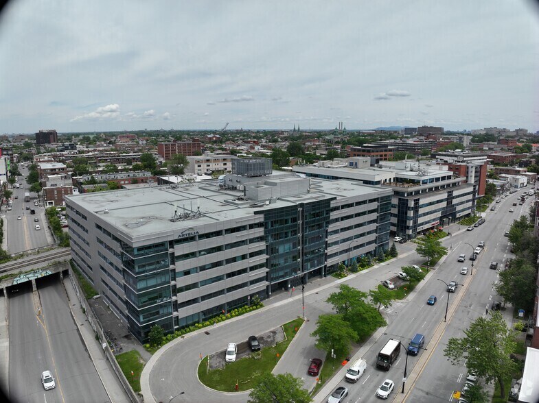 7101 Av Du Parc, Montréal, QC à louer – Image 2 sur 15