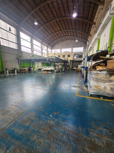 Industriel/Logistique dans L'Hospitalet de Llobregat, Barcelona à louer - Photo de l’immeuble – Image 2 sur 9