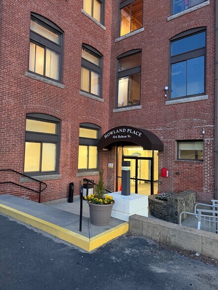 651 Orchard St, New Bedford, MA à louer - Photo de l’immeuble – Image 3 sur 15