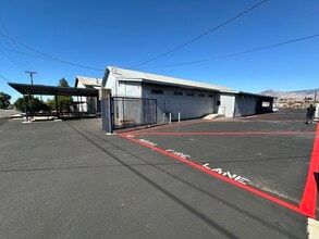 1711 E Colton Ave, Redlands, CA à louer Photo de l’immeuble– Image 1 sur 5