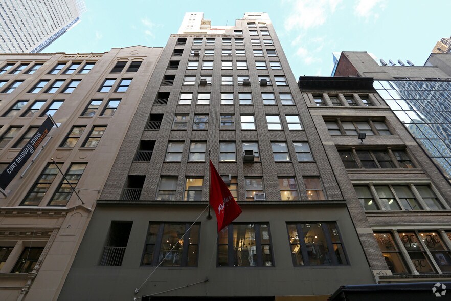 215 W 40th St, New York, NY à louer - Photo de l’immeuble – Image 3 sur 8