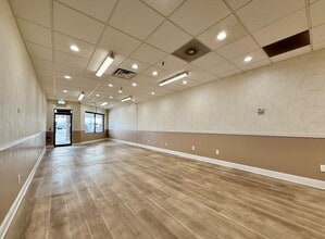 2600-2626 Woodbridge Ave, Edison, NJ à louer Photo intérieure– Image 2 sur 8