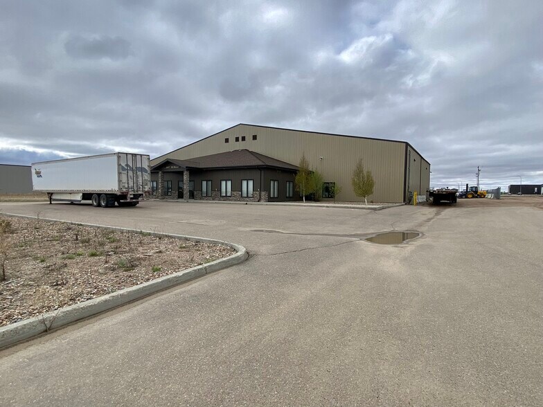 6847 66 St, Lloydminster, AB à louer - Photo de l’immeuble – Image 2 sur 17