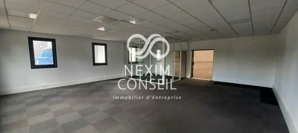 Bureau dans Villeneuve-la-Garenne à louer - Photo de l’immeuble – Image 3 sur 8