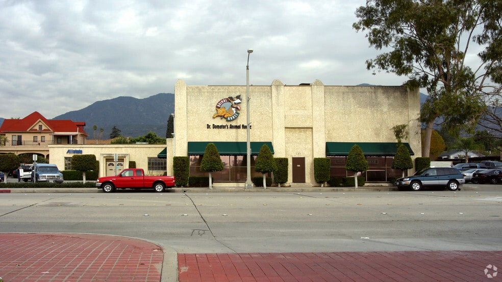 135 W Foothill Blvd, Monrovia, CA à louer - Photo de l’immeuble – Image 2 sur 9