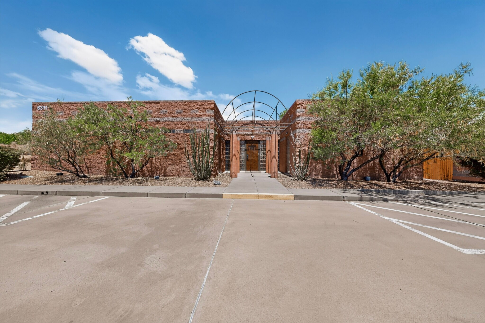 6311 Montano Rd, Albuquerque, NM à vendre Photo de l’immeuble– Image 1 sur 24
