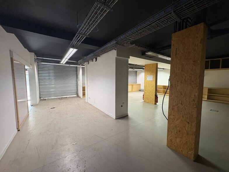 Local commercial dans Paris à louer - Photo de l’immeuble – Image 3 sur 7