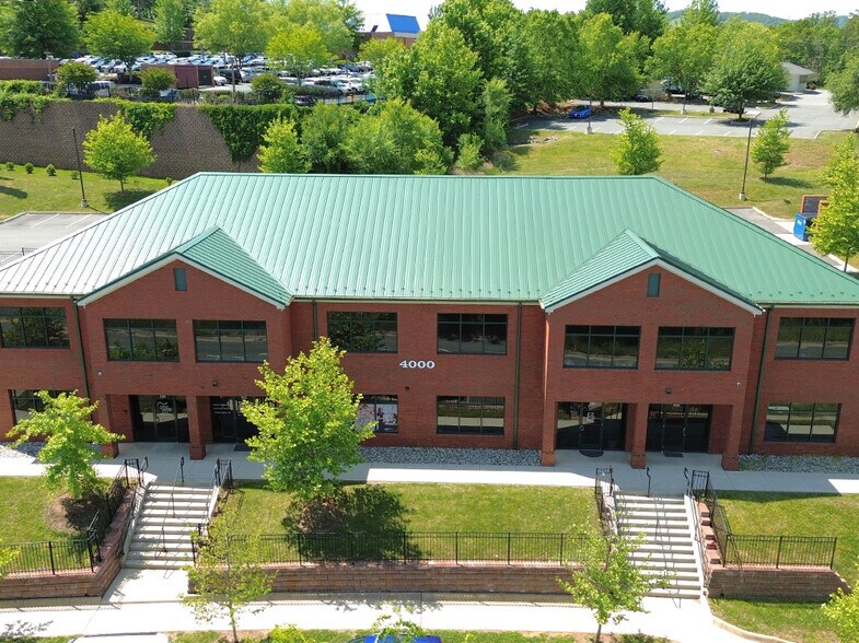 4000 Olympia Cir, Charlottesville, VA à louer - Photo de l’immeuble – Image 1 sur 8