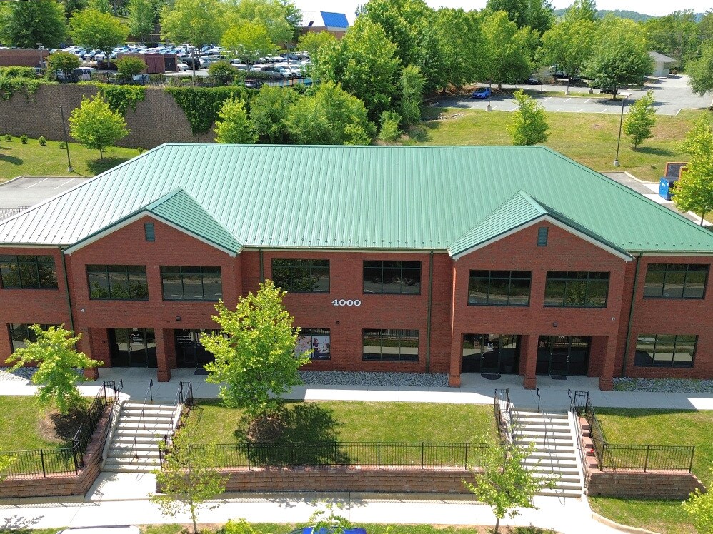 4000 Olympia Cir, Charlottesville, VA à louer Photo de l’immeuble– Image 1 sur 9