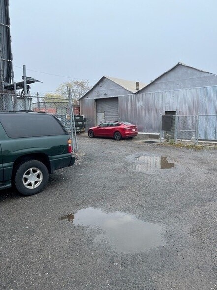 6104 Strickland Ave, Brooklyn, NY à louer - Photo de l’immeuble – Image 2 sur 14