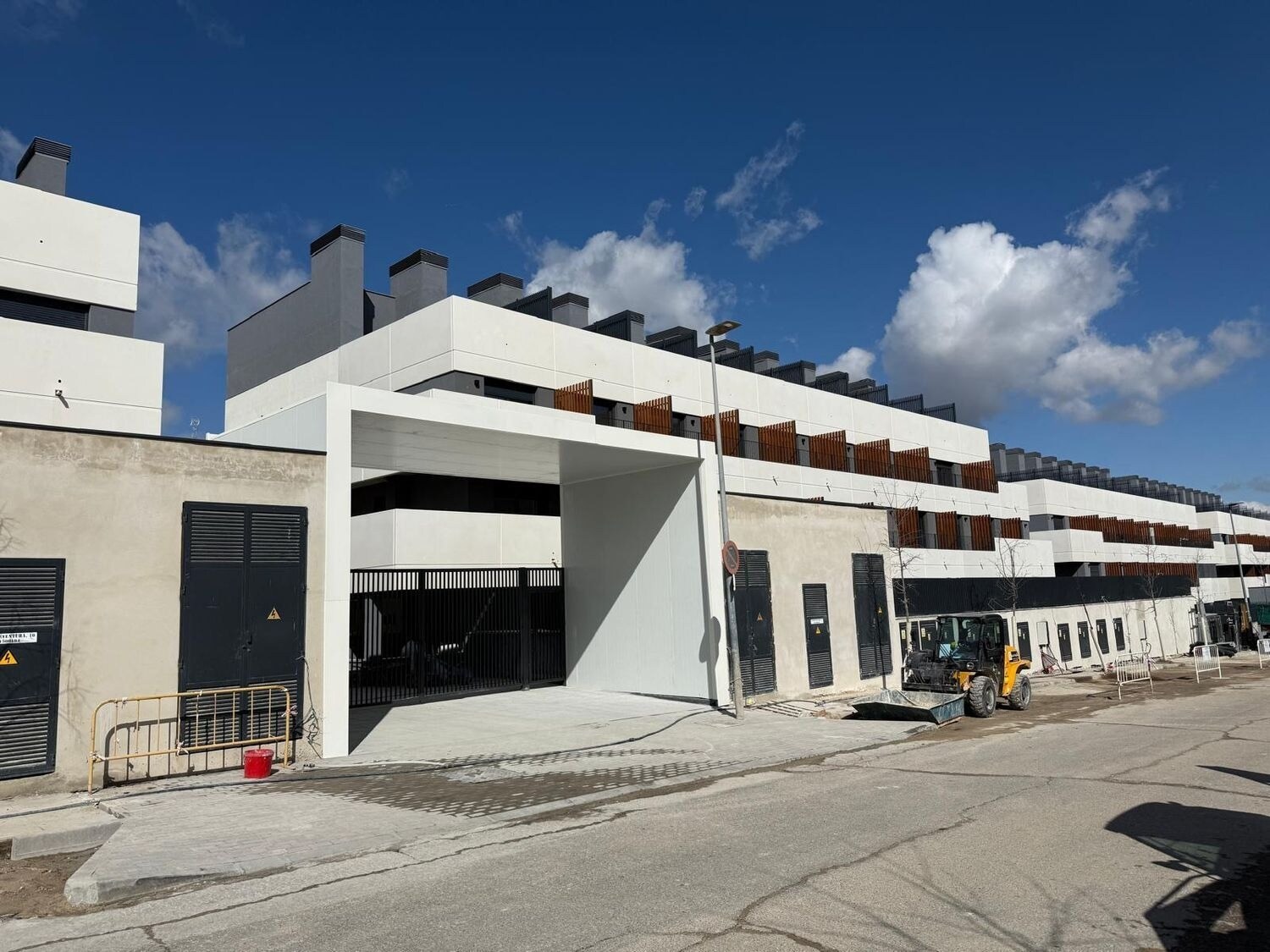 Bureau dans San Sebastián de los Reyes, Madrid à louer Photo de l’immeuble– Image 1 sur 12