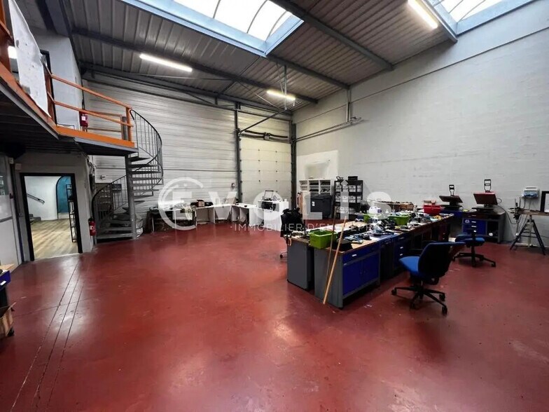 Local d’activités dans Épône à louer - Photo intérieure – Image 2 sur 10