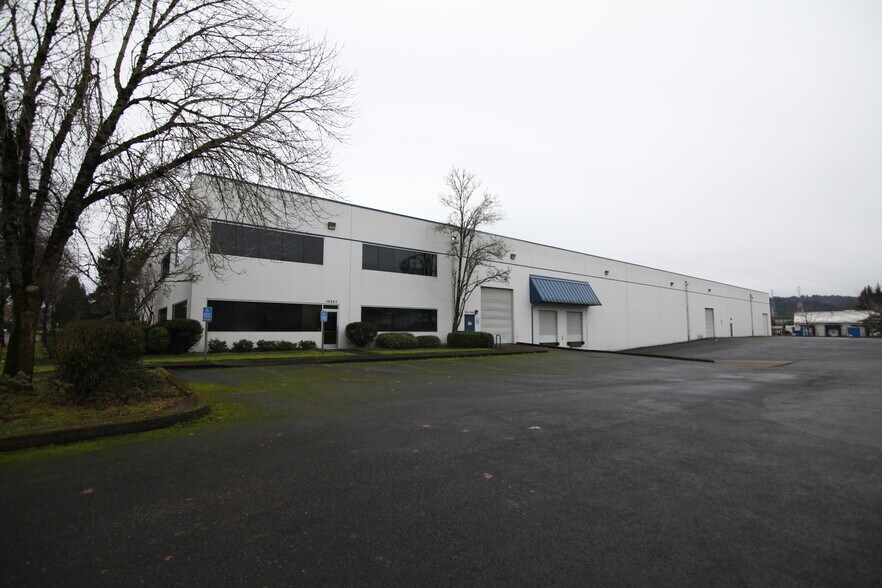 13327 N Woodrush Way, Portland, OR à louer - Photo de l’immeuble – Image 3 sur 19