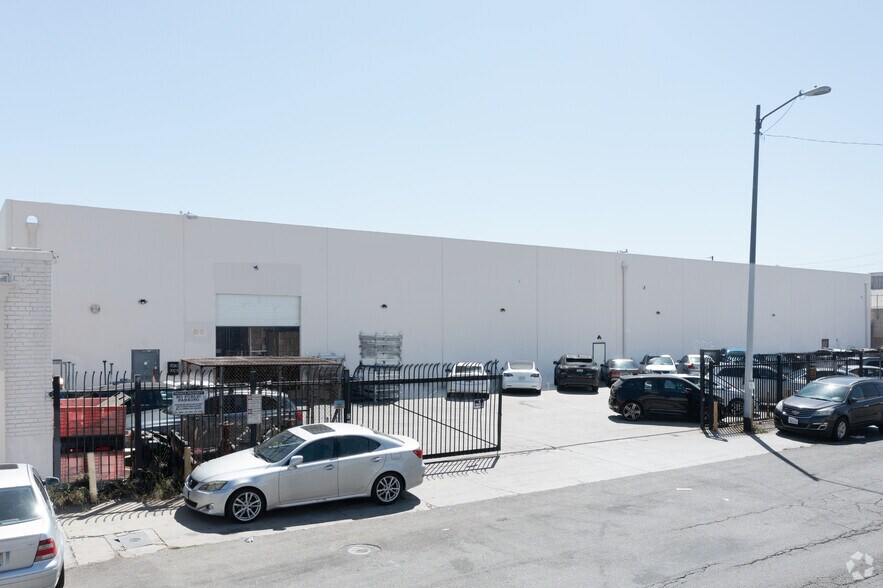 7020 Stanford Ave, Los Angeles, CA à vendre - Photo de l’immeuble – Image 2 sur 6