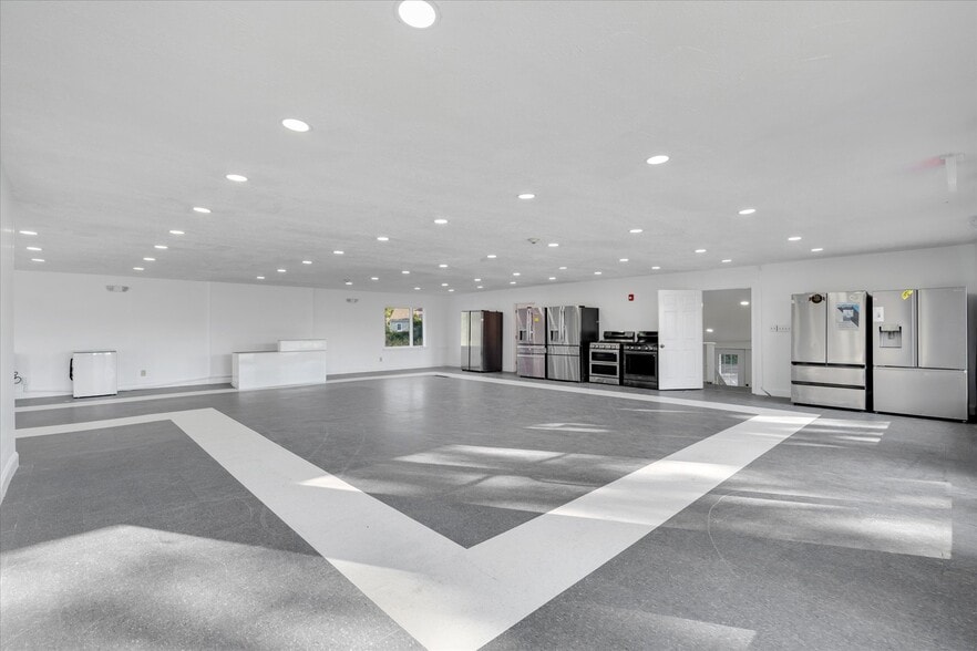 307 Falmouth Rd, Hyannis, MA à vendre - Photo de l’immeuble – Image 2 sur 23