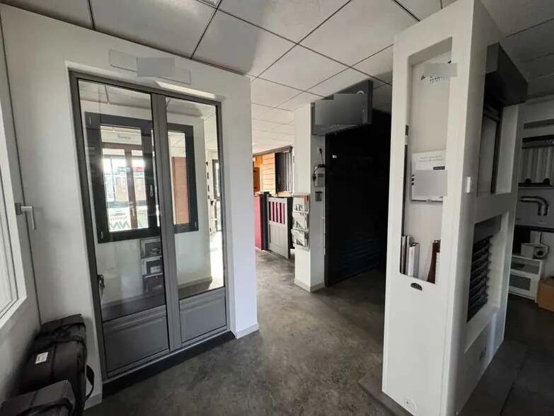 Bureau dans Saint-Laurent-de-Mure à vendre - Photo intérieure – Image 3 sur 3