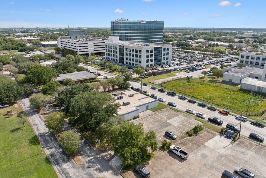 12 Professional Park Dr, Webster, TX à vendre - Photo de l’immeuble – Image 2 sur 8