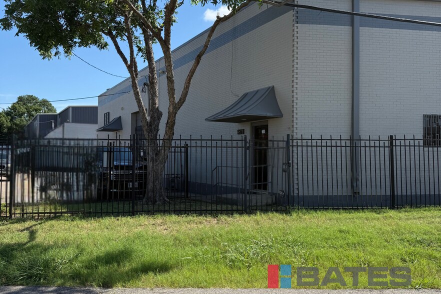 4802 Memphis St, Dallas, TX à louer - Photo de l’immeuble – Image 2 sur 6