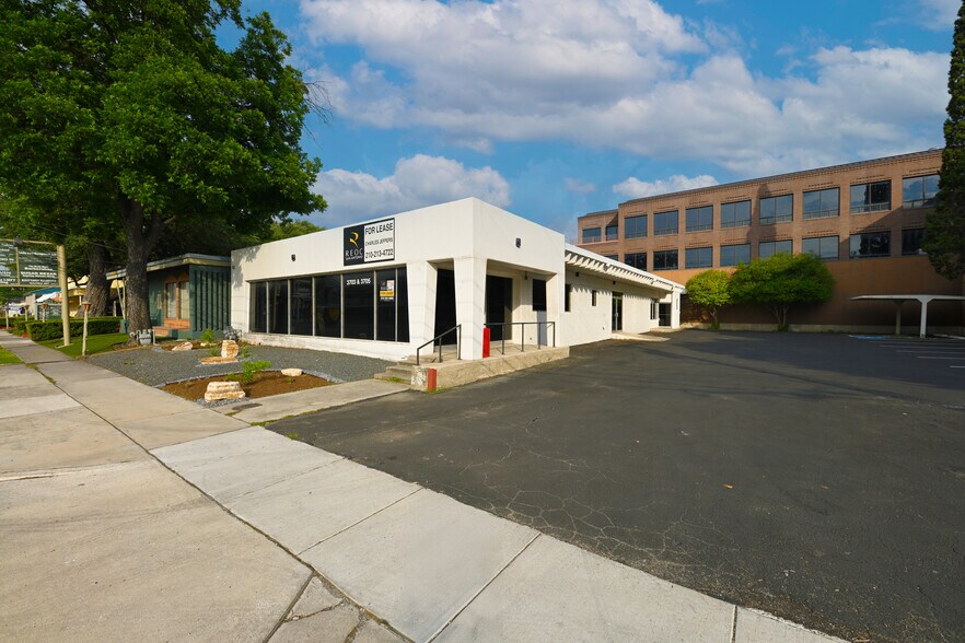 3703-3705 Broadway, San Antonio, TX à louer - Photo de l’immeuble – Image 3 sur 4