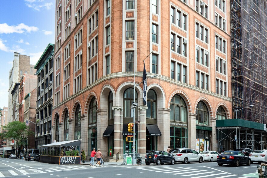 900 Broadway, New York, NY à louer - Photo de l’immeuble – Image 3 sur 12