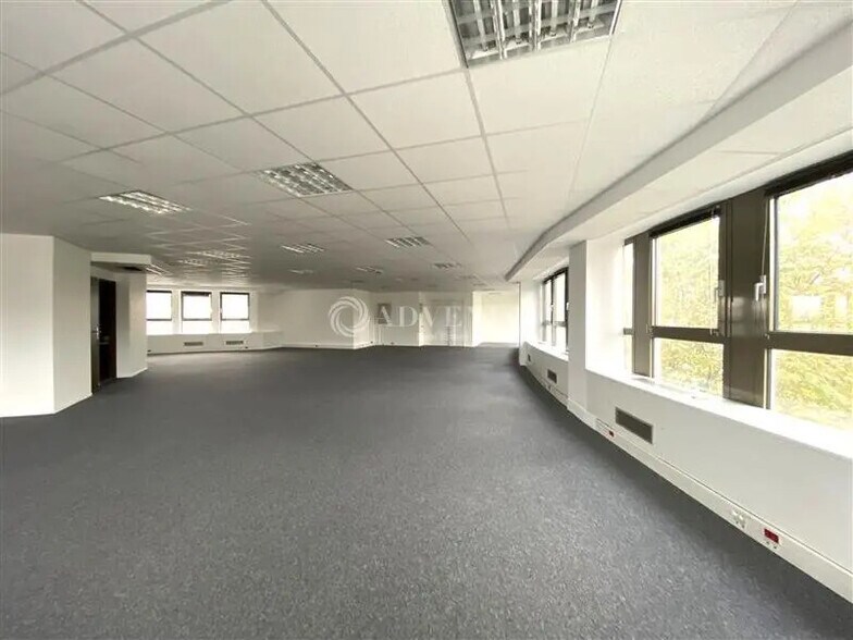 Bureau dans La Garenne-Colombes à louer - Photo de l’immeuble – Image 1 sur 11