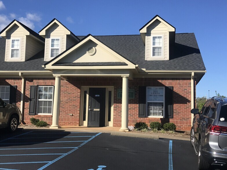 5-7 Davis Keats Dr, Greenville, SC à vendre - Photo de l’immeuble – Image 1 sur 12
