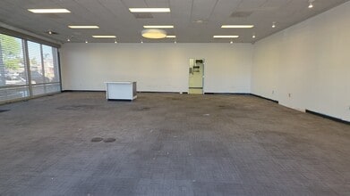 19930-19960 Ventura Blvd, Woodland Hills, CA à louer - Vidéo sur l’annonce professionnelle 