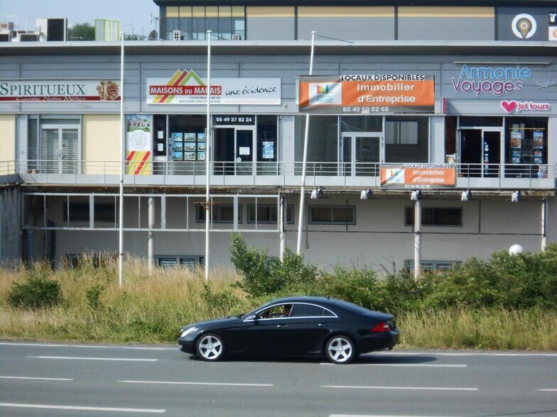 Local commercial dans Poitiers à vendre - Photo de l’immeuble – Image 1 sur 5