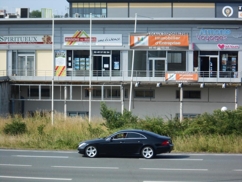 Local commercial dans Poitiers à vendre Photo de l’immeuble– Image 1 sur 6
