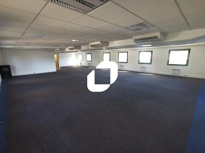 Bureau dans Créteil à louer - Photo de l’immeuble – Image 3 sur 4