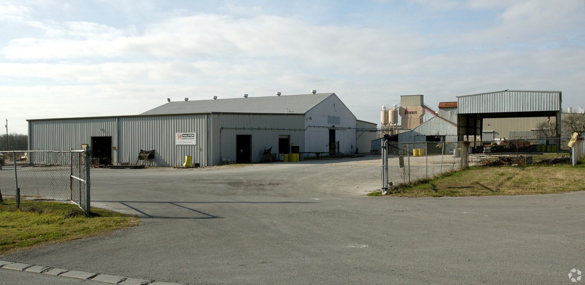 402 Gibbs Sprawl Rd, Converse, TX à louer Photo principale– Image 1 sur 5