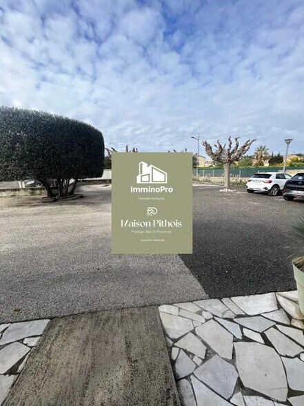 Local d’activités dans Sanary-sur-Mer à louer - Photo de l’immeuble – Image 3 sur 13