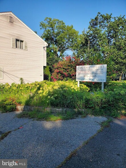 108 Juliustown Rd, Browns Mills, NJ à vendre - Photo principale – Image 1 sur 18