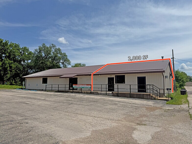 704 E Washington St, Cuba, MO à louer - Photo de l’immeuble – Image 1 sur 17
