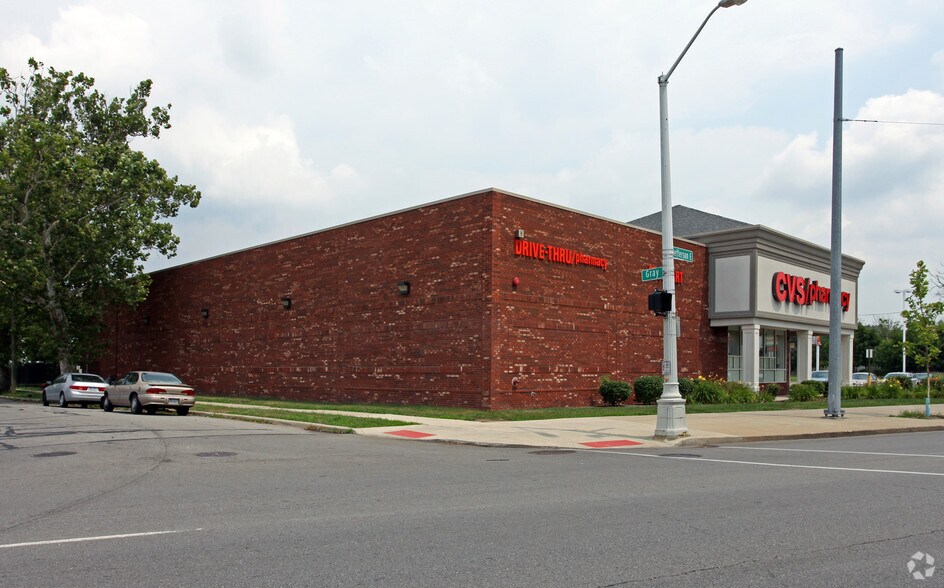 12907 E Jefferson Ave, Detroit, MI à vendre - Photo de l’immeuble – Image 2 sur 3