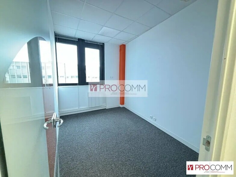 Bureau dans Chartres à vendre - Photo de l’immeuble – Image 2 sur 11