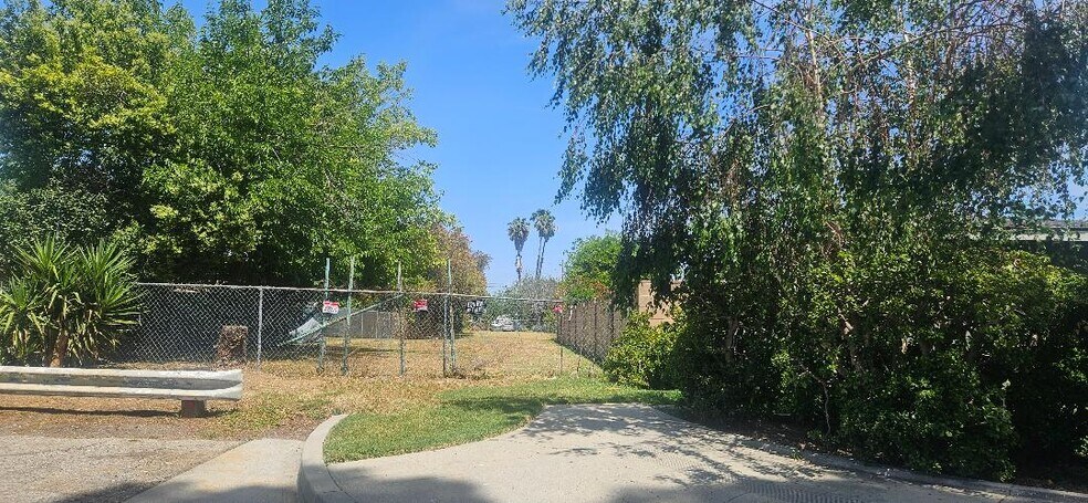 7504 Capps Ave, Reseda, CA à vendre - Photo de l’immeuble – Image 2 sur 2