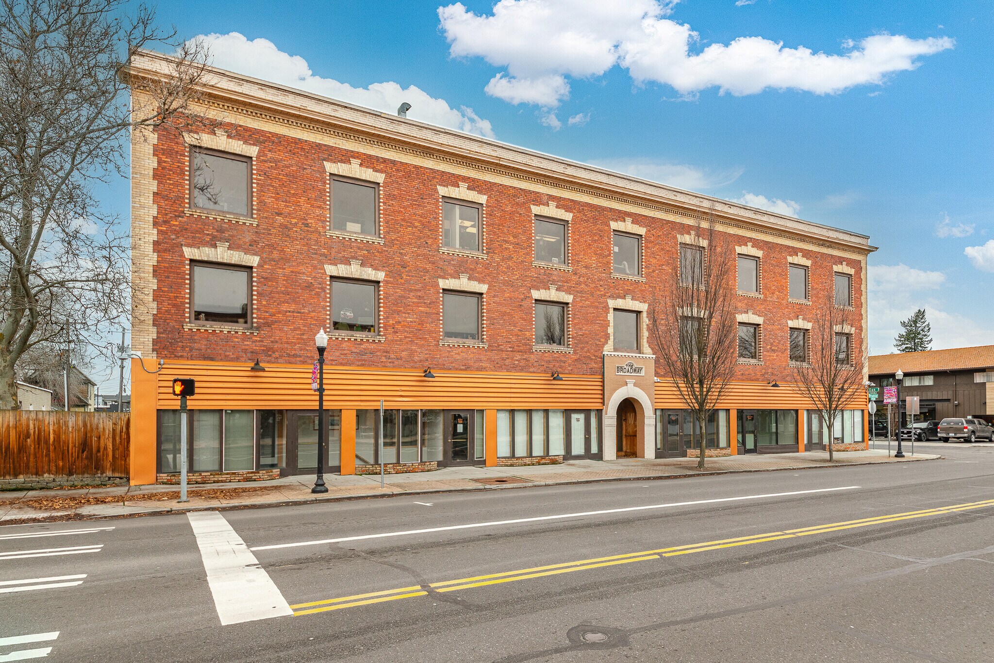 1717 W Broadway Ave, Spokane, WA à vendre Photo principale– Image 1 sur 13