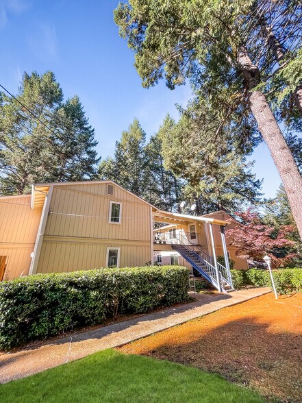 510 Schumacher, Cave Junction, OR à vendre - Photo de l’immeuble – Image 3 sur 9