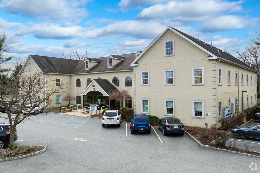 901 State Rt 23 S, Pompton Plains, NJ à louer - Photo de l’immeuble – Image 1 sur 8